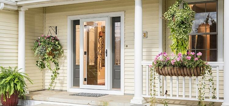 screen door installation in Bermuda Dunes